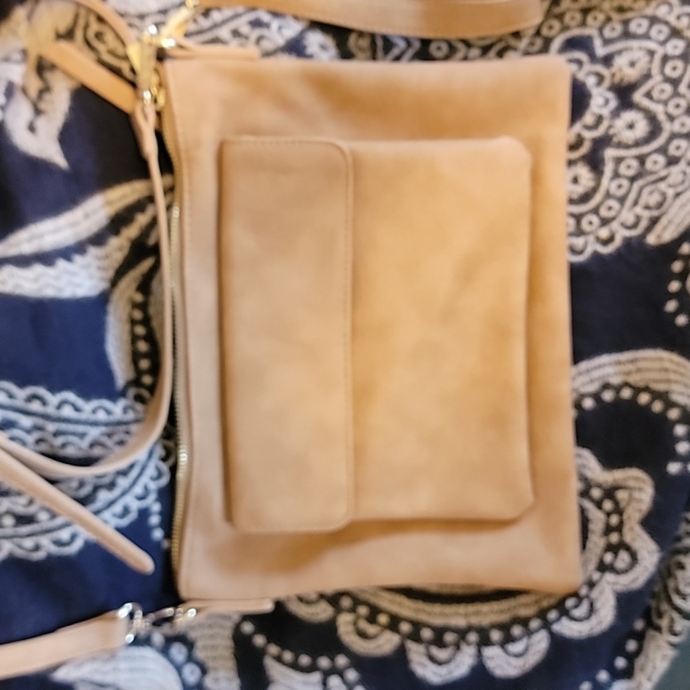 Shiraleah Chicago Beige “Jessica” Vegan Leather Crossbody & Wristlet Strap NWOT